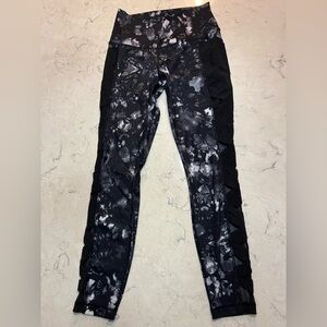 Lululemon Black and Gray Leggings with mesh side detail Size 6